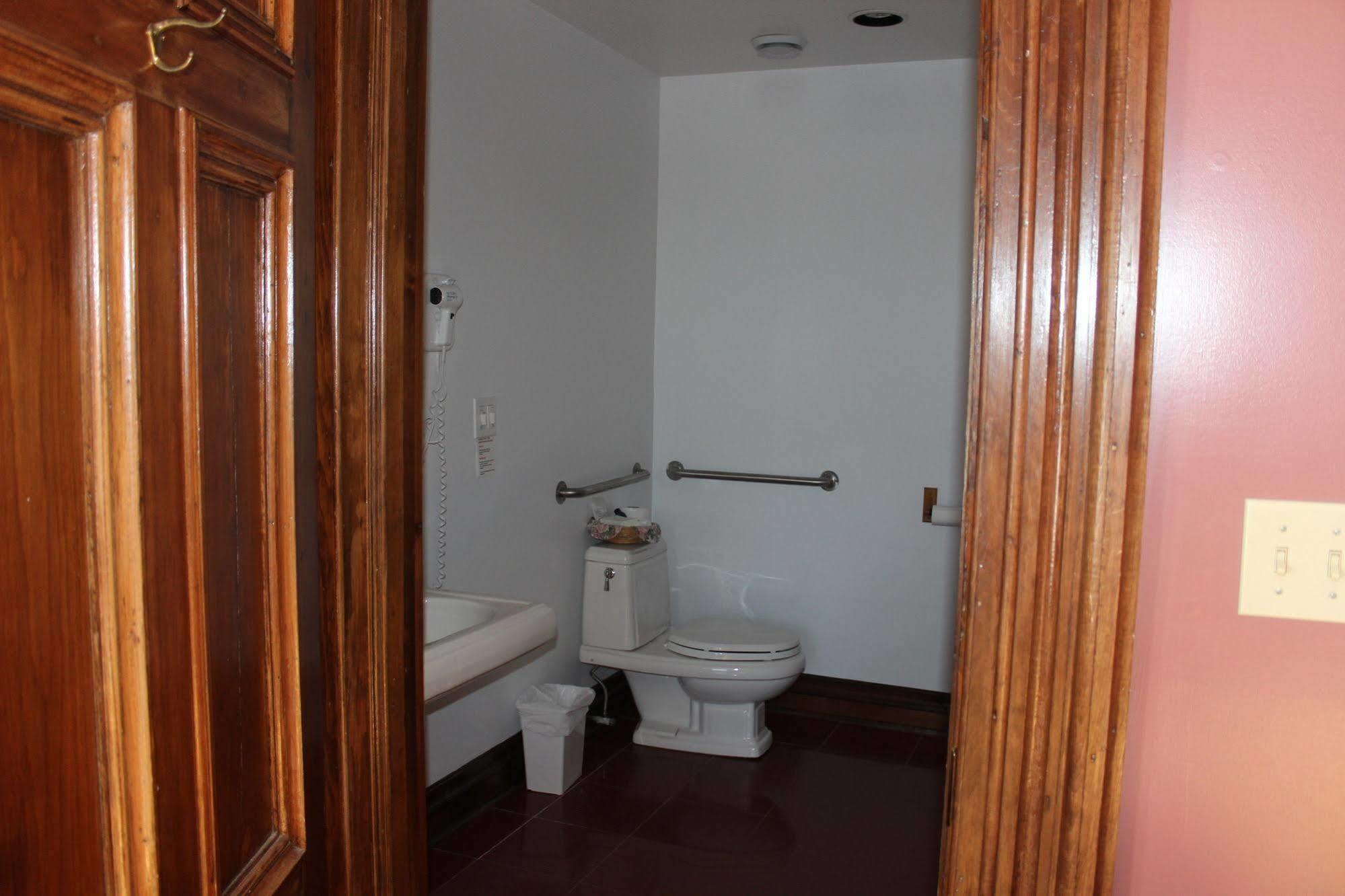 Customs House Inn Pictou Esterno foto